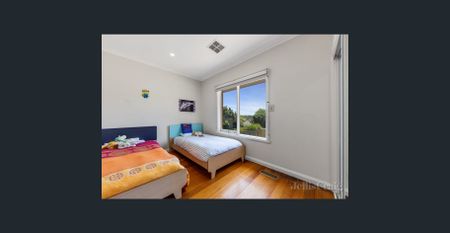 Light Filled Modern Family Living - 3 bedroom home + renovated bungalow - Photo 3