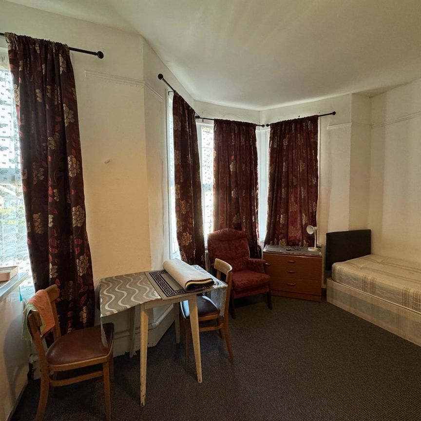 Room in a Shared House, Wightman Road, N8 - Photo 1