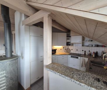 Heimelige Dachwohnung mit Speicherofen, Seesicht und Terrasse - Photo 5