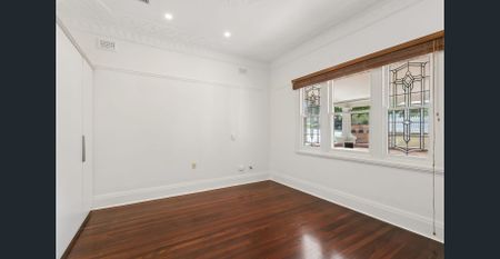 A beautiful blend of character and modern living in Victoria Park. - Photo 5