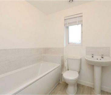 3 bedroom detached house to rent - Photo 3