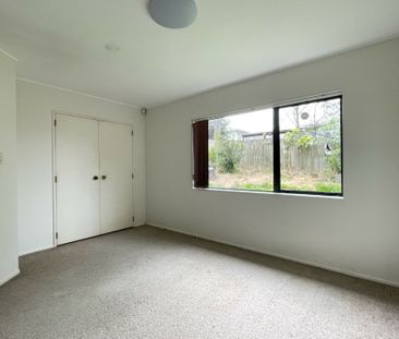 3 BEDROOM - BRICK AND TILE - PRIVATE ROAD - GARAGE - Photo 3
