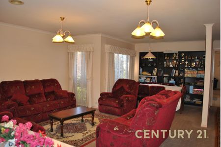 Neat Family Home in Peaceful Springvale Pocket - Photo 4