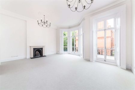 A spacious two bedroom property situated on the first floor of a white stucco fronted period building in South Kensington. - Photo 2
