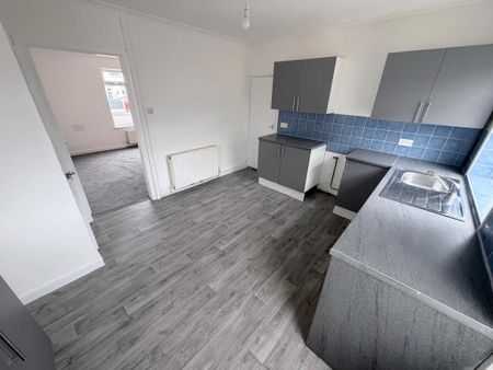 3 bedroom semi-detached house to rent - Photo 4