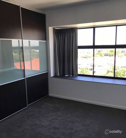 PRICE REDUCED - Spacious Top-Floor 3-Bedroom Unit with Private Spa & Water Views - Photo 2