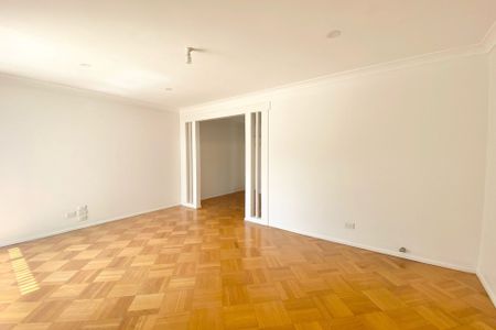 Lovely 3 Bedroom Home - Photo 2