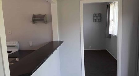 Large 2 bedroom, close to town but in the country. - Photo 2