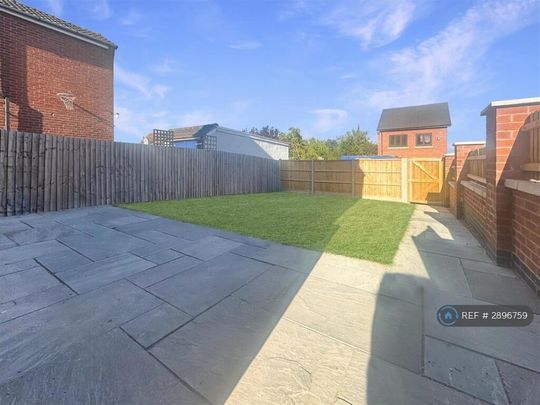 3 bedroom detached house to rent - Photo 1