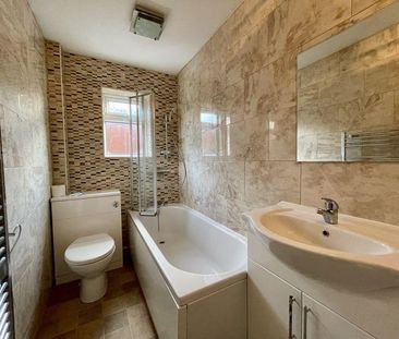 2 bedroom end of terrace house to rent - Photo 2