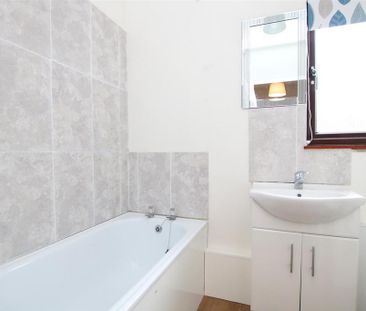 2 bedroom semi-detached house to rent - Photo 4