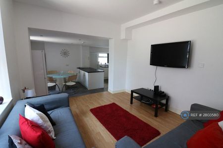 6 bedroom semi-detached house to rent - Photo 4