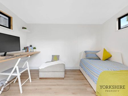 “Striking Single Front” - Photo 3