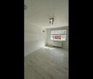 1 Bed Flat, Henry Doulton Drive, SW17 - Photo 1