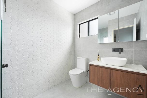 Modern Townhouse in a Boutique Complex - Photo 1