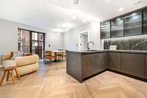 Stylish one-bedroom apartment in the heart of Fitzrovia. - Photo 1