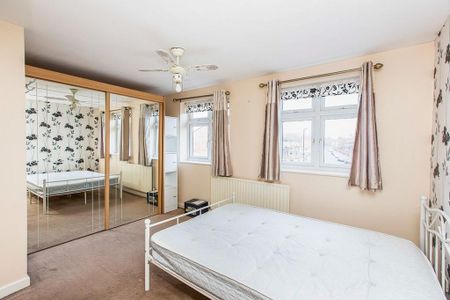 3 bedroom end of terrace house to rent - Photo 5