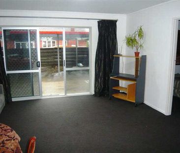 Spacious two bedroom flat, will be refreshed in between tenancies, ... - Photo 3