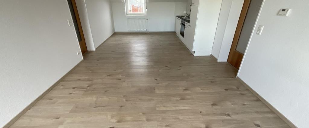 Wohnen direkt am Wasser! 2-ZKB-Balkonwohnung mit Einbauküche direkt am Bontekai zu vermieten! - Foto 1