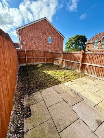 3 bedroom flat to rent - Photo 2