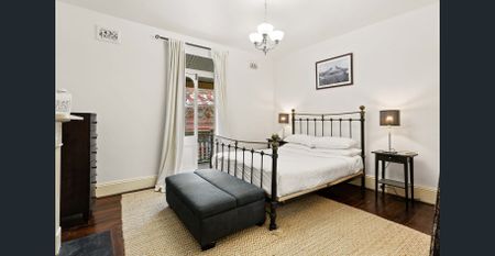 Rare and spacious, beautifully renovated & furnished Victorian Terrace, minutes to Barangaroo Metro. - Photo 5