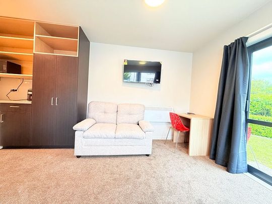Studio Apartment with Utilities included - Photo 1