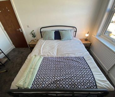 1 bedroom in a house share to rent - Photo 3