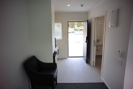 Fully furnished, self contained, studio room! - Photo 3