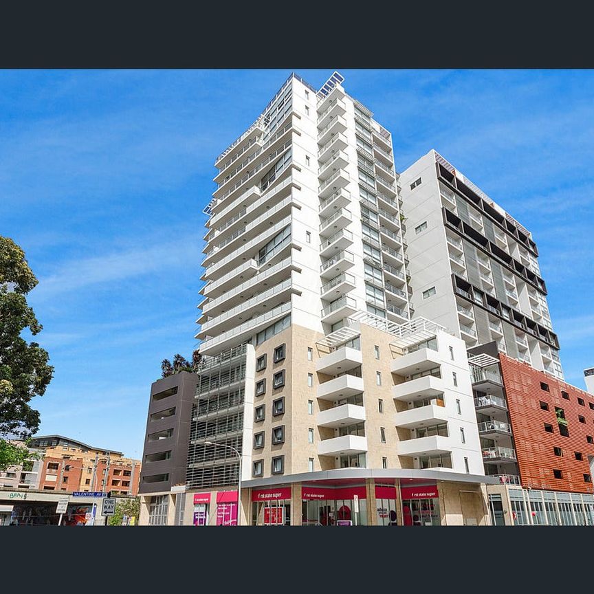 3 bedroom with 2 car space apartment with Parramatta city view for lease - Photo 1