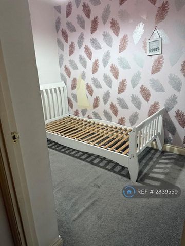 4 bedroom detached house to rent - Photo 4