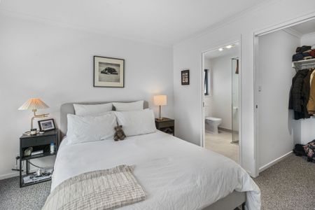 Spacious Contemporary Townhouse - Photo 4