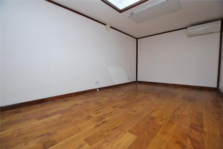 3 bedroom end of terrace house to rent - Photo 2