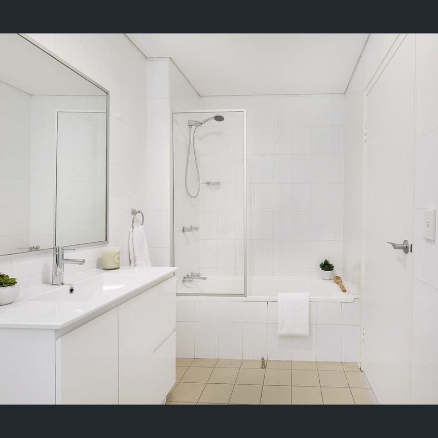 Modern Two-Bedroom Apartment in Prime Arncliffe Location - Photo 1