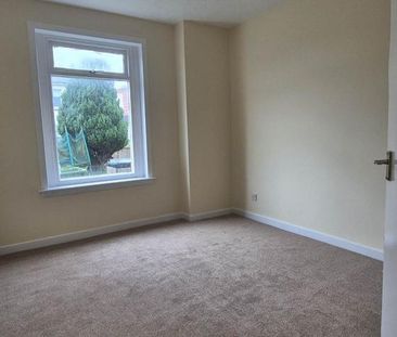 3 bedroom flat to rent - Photo 4