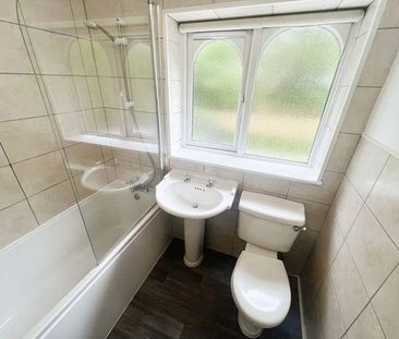 2 bedroom mews to rent - Photo 6