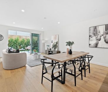 THREE LEVELS OF LUXURY: ARCHITECTURALLY DESIGNED TOWNHOUSE WITH PRE... - Photo 3