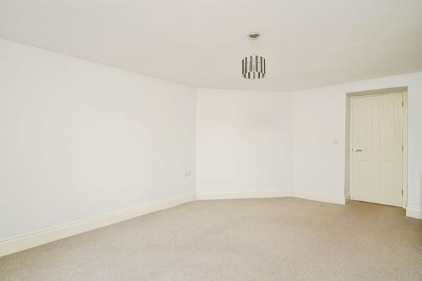 Market Square, Bicester - Photo 1