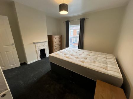 3 bedroom terraced house to rent - Photo 3