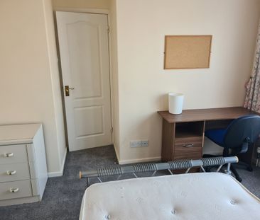 4 Bed Student Accommodation - Photo 2