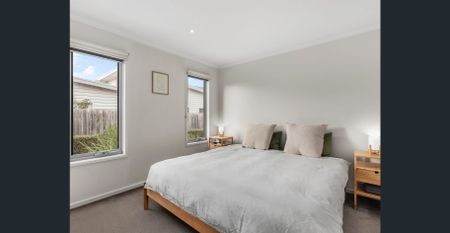 Terrific Townhouse in Central Torquay - Photo 3