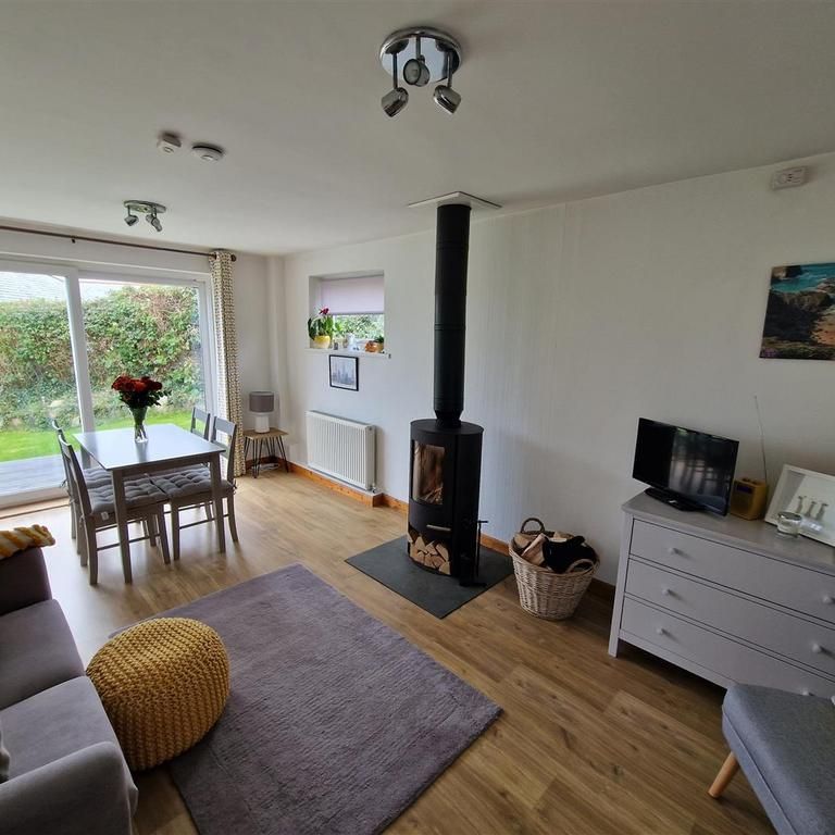 2 bedroom detached bungalow to rent - Photo 1