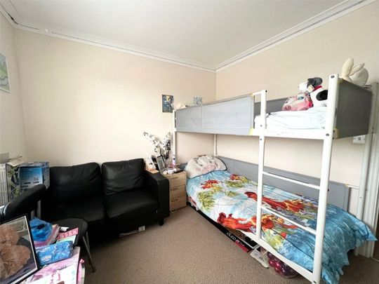 2 Bedroom Flat / Apartment - Winchester Road, Southampton - Photo 1