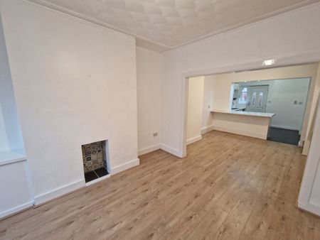 2 Bed Terraced House, Bartlett Street, L15 - Photo 4