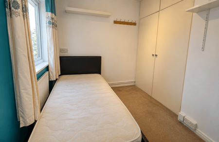 3 bedroom flat to rent - Photo 4