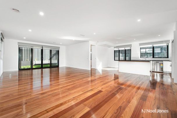 2/8 Fyfe Avenue, RINGWOOD - Photo 1