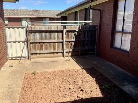 Tarneit And Tidy Unit - Photo 4