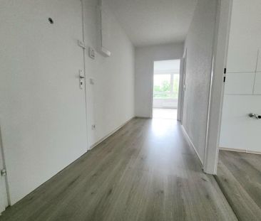 Aussicht über Freisenbruch! Helle 4-Zimmer-Wohnung mit Balkon! - Foto 1