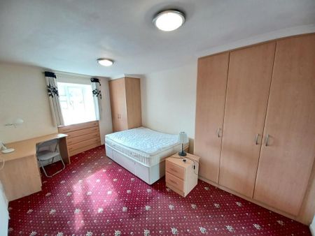 6 bedroom house to rent - Photo 2