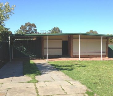 SPACIOUS FAMILY HOME WITH MULTIPLE LIVING AREAS & GREAT OUTDOOR SPACE - Photo 1