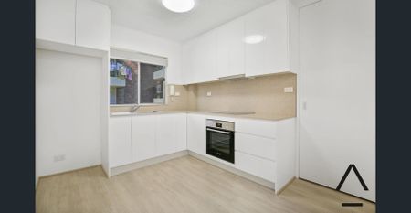 Renovated, Spacious and Sun-Drenched One Bedroom Apartment , Conveniently Located - Photo 4